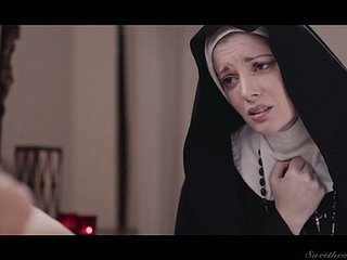 Sündige Nonne Mona Wales ist bereit, in der Nacht richtig nass Pussy essen