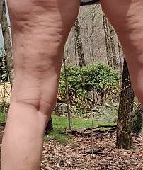 pissing nenek di hutan