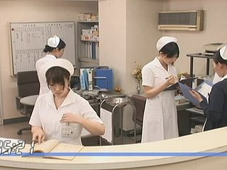 Y tá gọi Saori xứng đáng để có được đóng đinh tại bệnh viện của riêng mình