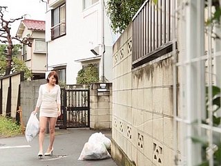 Lembut dan tits semula jadi Jepun seksi adalah lazat dalam adegan light of one's life