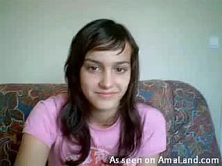 Shivering ragazza adolescente bruna calda si masturba per Shivering webcam