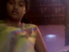 Sri Lanka 25 anos mostram seus peitos grandes para mim em Viber