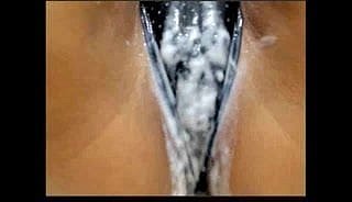 merging orgasme menyemprotkan ,, krim vagina menyemprotkan melalui webbing